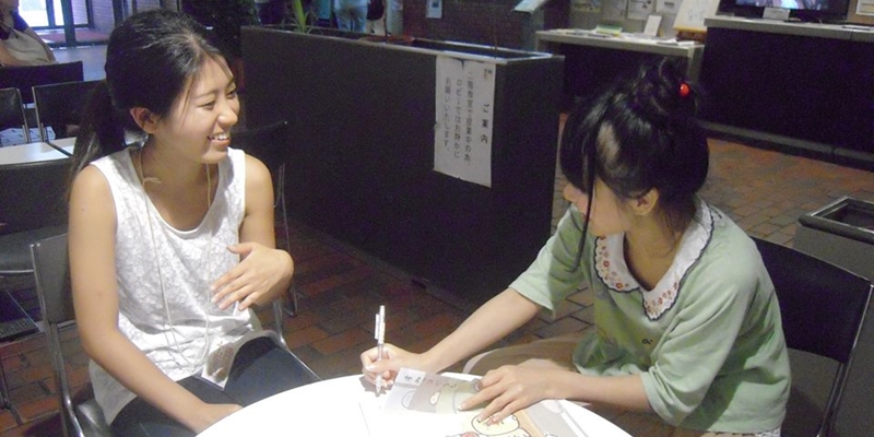 京都YMCA專門學校學生與日本志工一對一練習會話